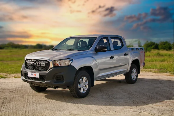 MAXUS T60 color gris vista frontal derecha