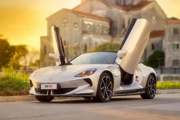 MG CYBERSTER EV - Vista frontal