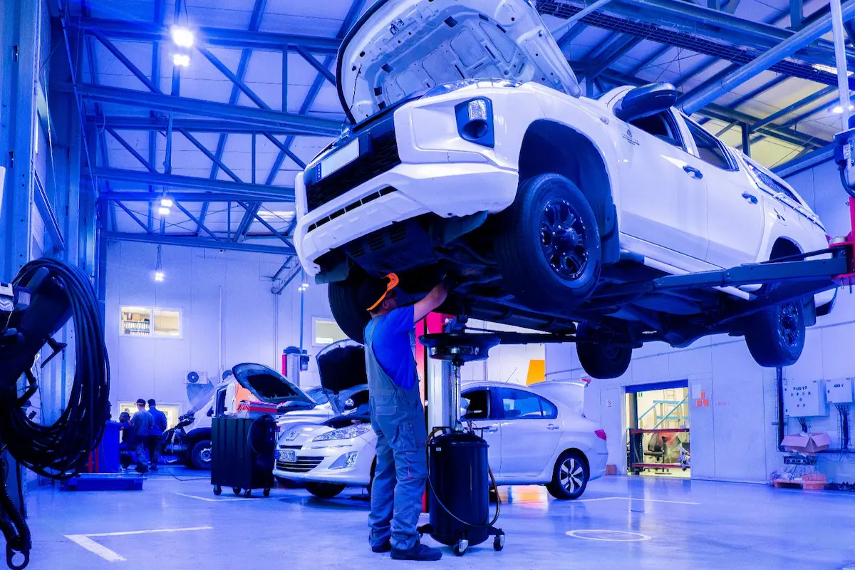 BDC One talleres especializados, se atiende vehículos de combustión y eléctricos, estatales y privados. Se realizan mantenimientos preventivos diagnósticos eléctricos y electrónico, sustitución e instalación de partes y piezas. Se trabaja con repuestos originales e insumos de alta calidad.